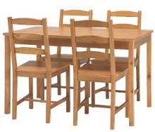 mesas y sillas de madera